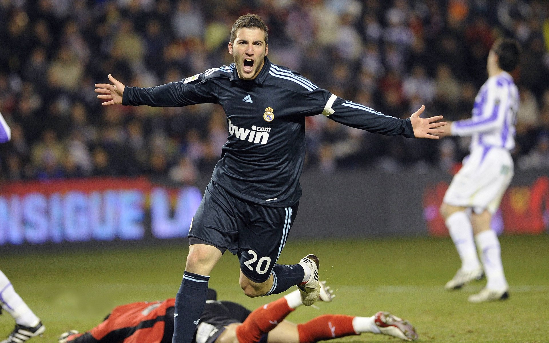 南半球风暴席卷欧洲,新西兰国家队友谊赛碾压拉齐奥背后的世界排名争夺战