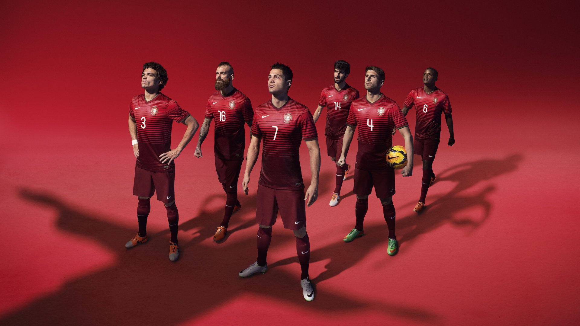 当足球撞上赛车，卢卡库接管F1争冠，苏格兰粉碎马里的跨界狂想