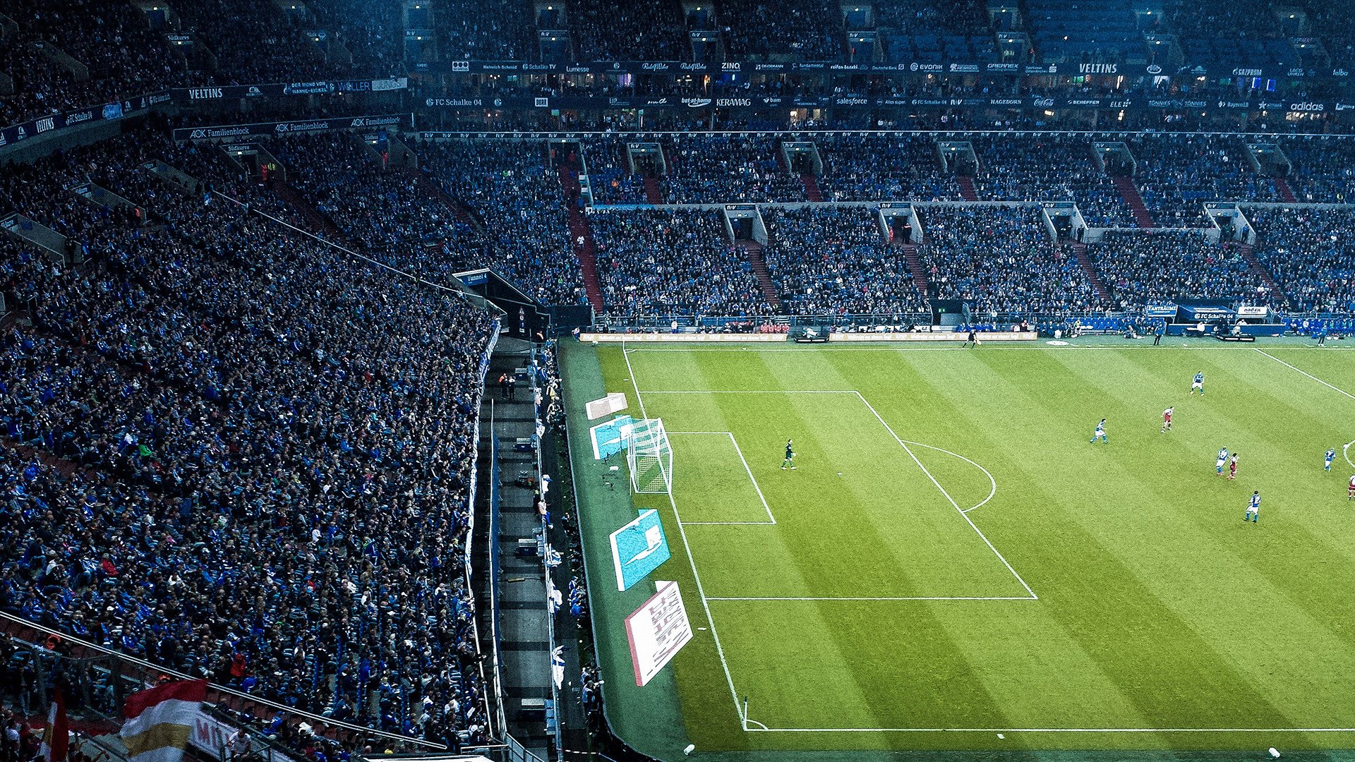 体育赛事直播-统治级表现！阿什拉夫闪耀全场，曼城完胜皇马晋级在望